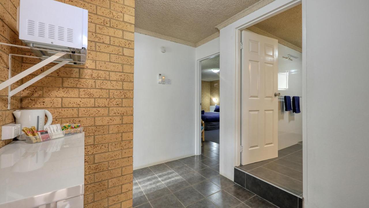 Hamilton Hume Motor Inn Ясс Экстерьер фото