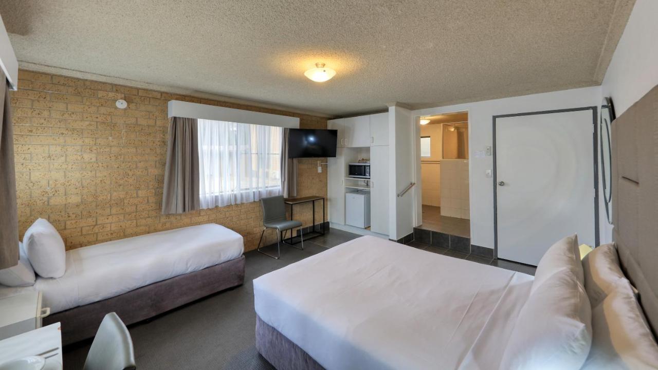 Hamilton Hume Motor Inn Ясс Экстерьер фото