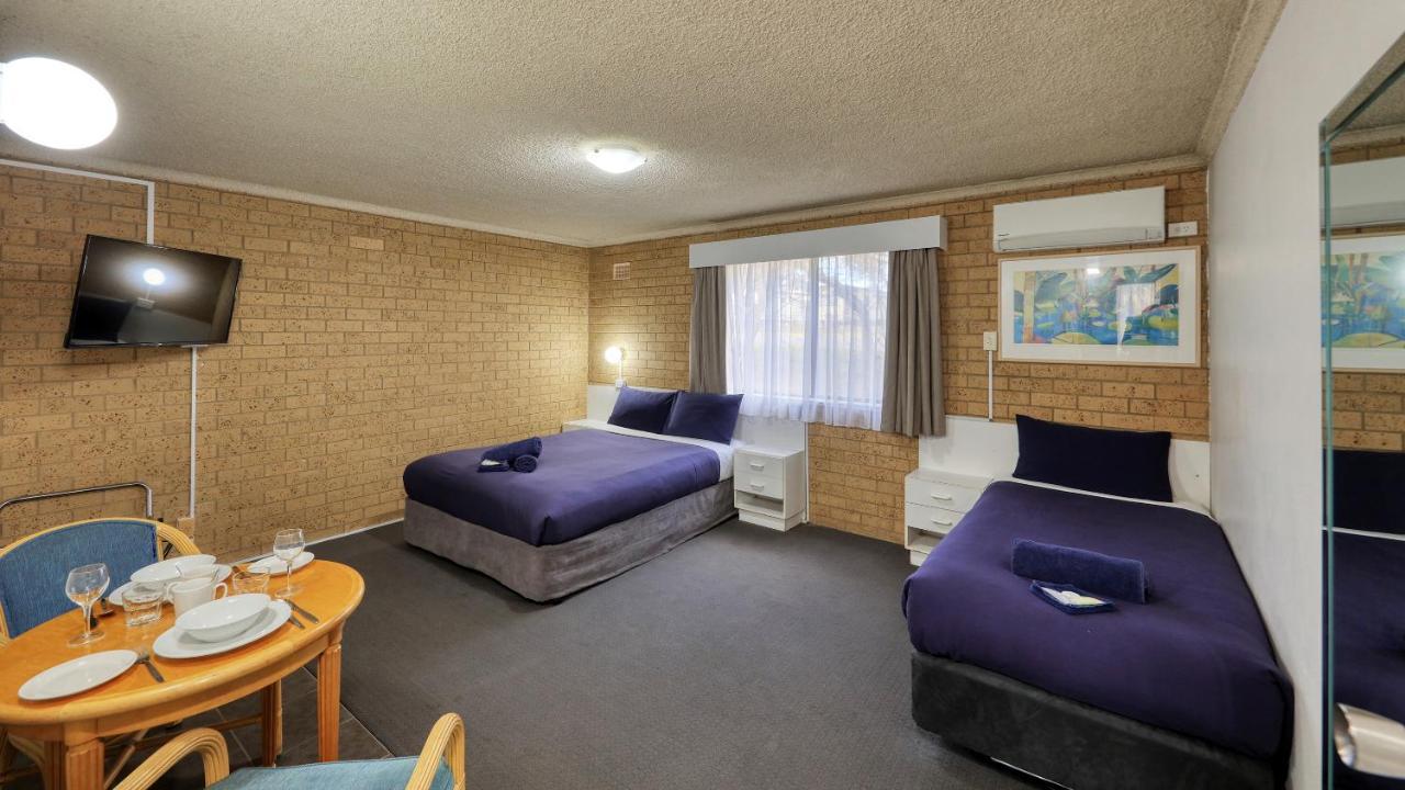 Hamilton Hume Motor Inn Ясс Экстерьер фото